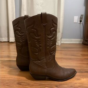 Soda Brown Heeled Boots